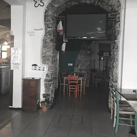 Bella Napoli Trattoria Pizzeria Pensión La Spezia
