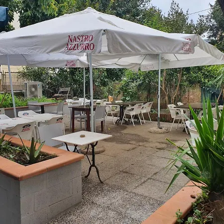 Bella Napoli Trattoria Pizzeria Pensión La Spezia
