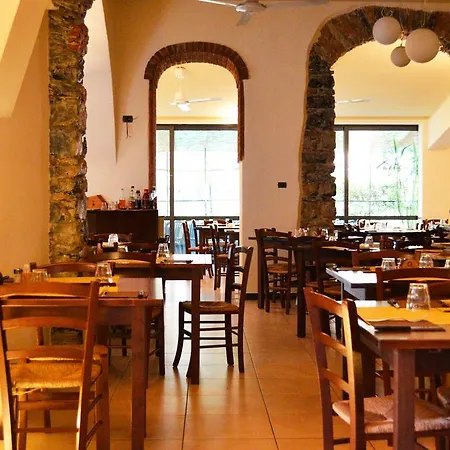 Bella Napoli Trattoria Pizzeria Pensión La Spezia
