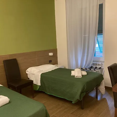 Bella Napoli Trattoria Pizzeria Pensión La Spezia
