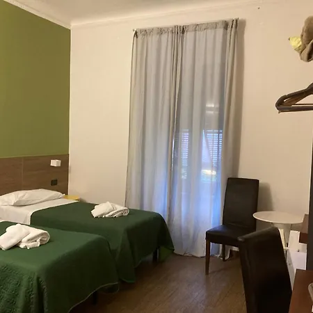 ベッラ ナポリ トラットリア ピッツェリア ゲストハウス 3*