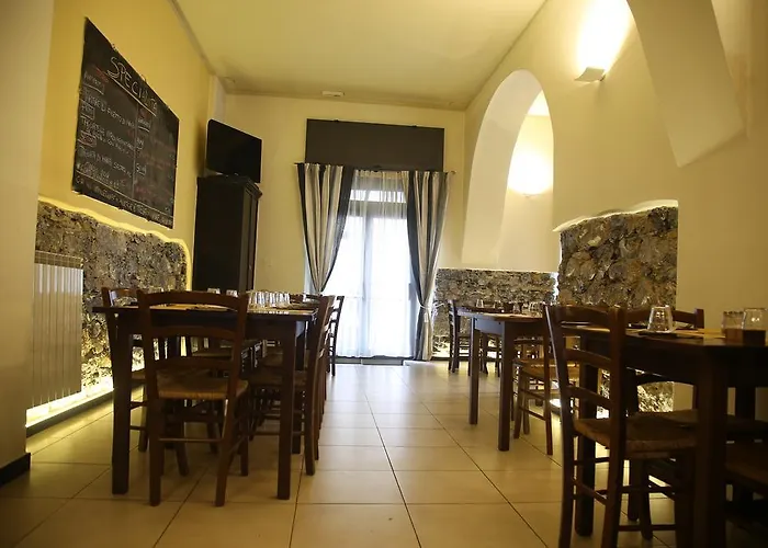 Πανσιόν Bella Napoli Trattoria Pizzeria 3*